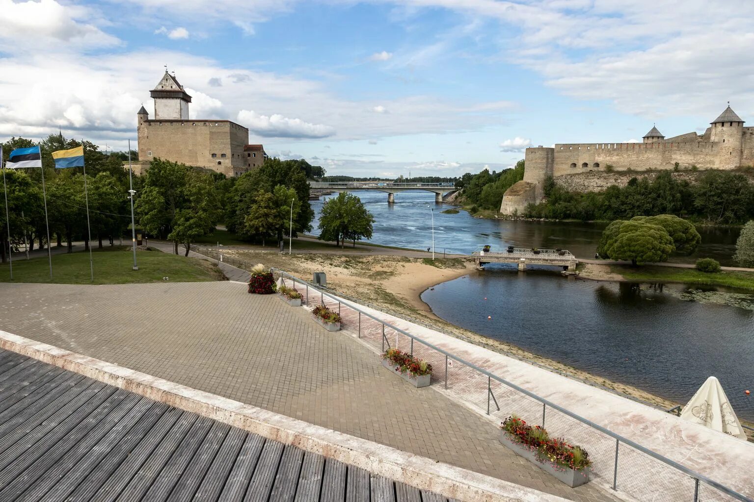 Река нарва фото Эстония зимой начнёт строительство электронной стены в Нарве на границе с РФ