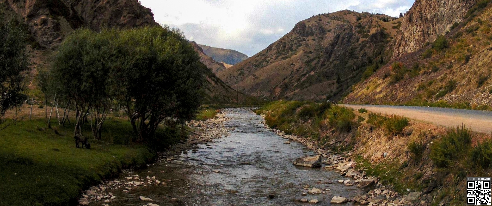 Река нарын фото Река Нарын в Учкургане, Кыргызстан, Азия.