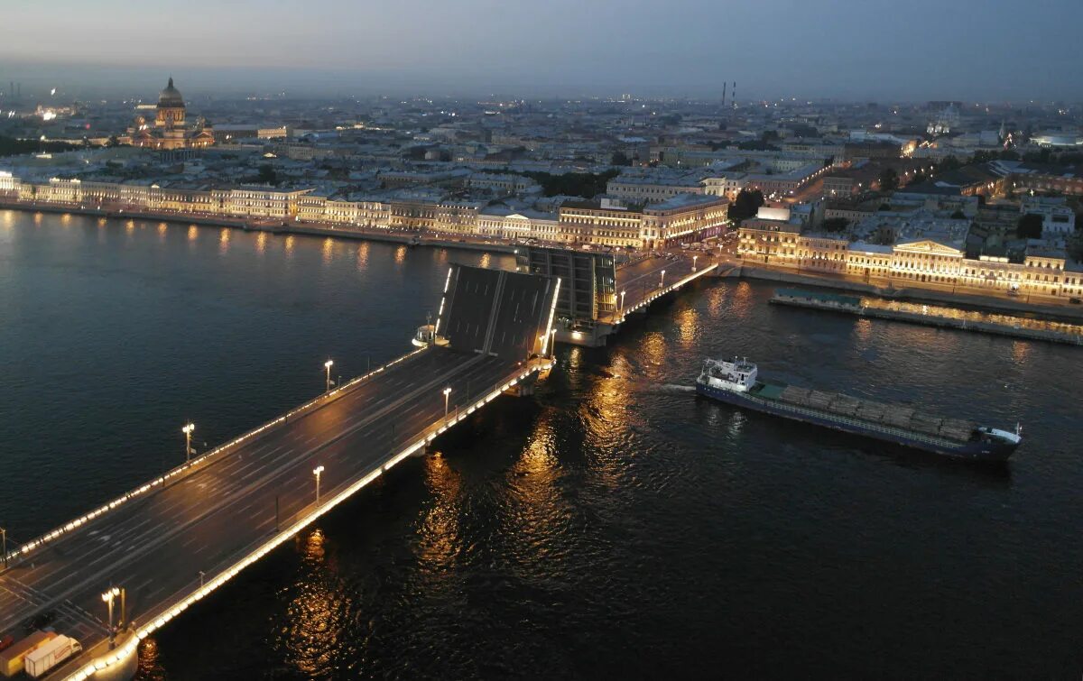 Река нева фото в санкт петербурге Blagoveschensky drawbridge at the Neva River by Dmitry Lovetsky by SkyPixel