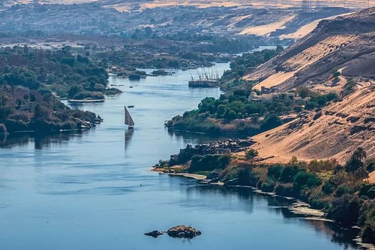 Река нил фото Making its final push towards the Mediterranean Sea, the Nile River runs through