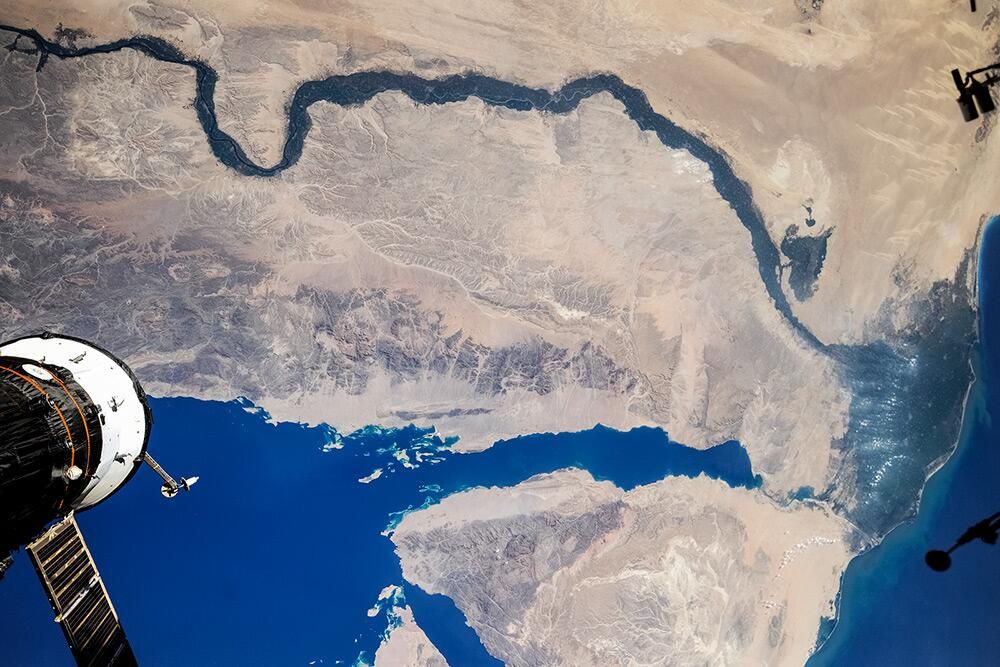 Река нил фото из космоса Oleg Artemyev on Twitter Egypt, Red sea, Earth from space