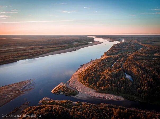 Река печора фото Pechora is a river in the north of the European part of Russia, in the Komi Repu