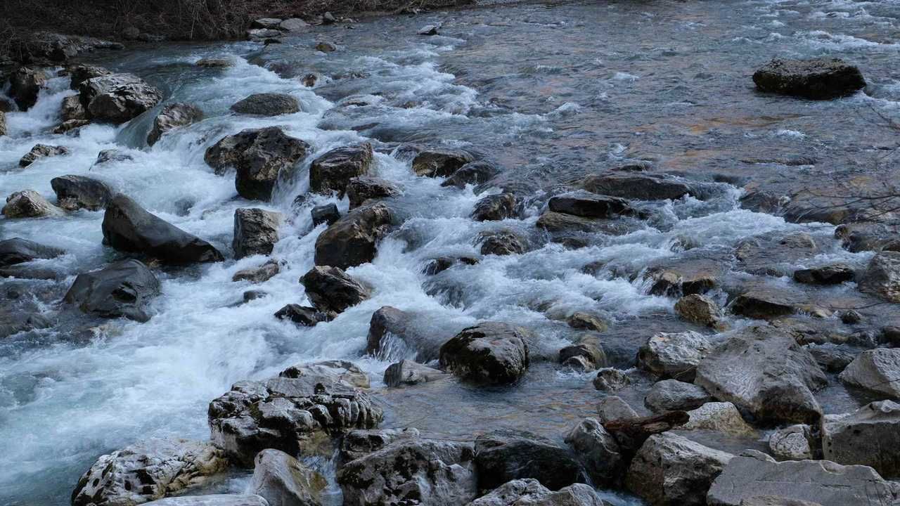 Река с камушками фото Картина на холсте 60x110 LinxOne "Водопад, камни, река, вода, природа n" интерье