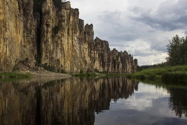 Река синяя в якутии фото Ленские столбы в Якутии - отличное место для тех, кто хочет уединиться и оказать