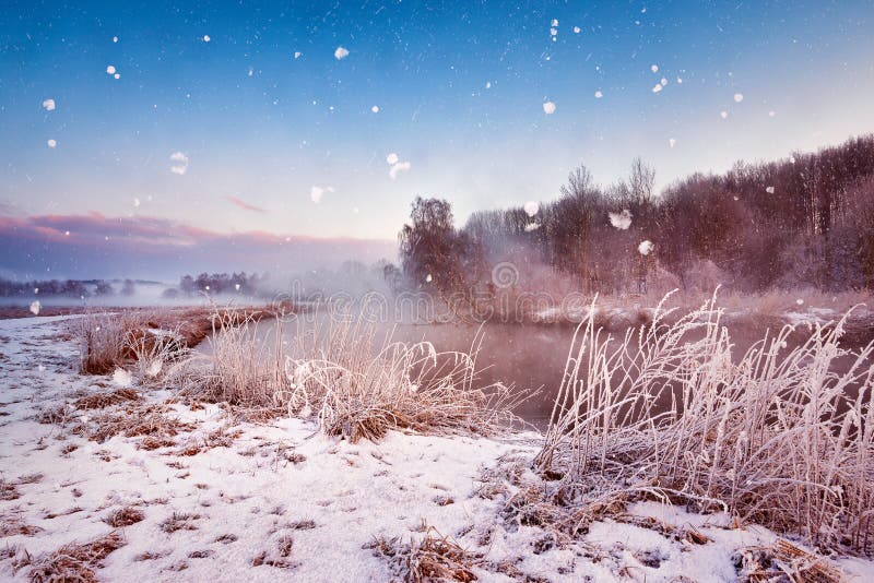 Река снежинка углегорский район фото Winter Misty Dawn on the River. Snowflakes, Snowfall Stock Photo - Image of bush