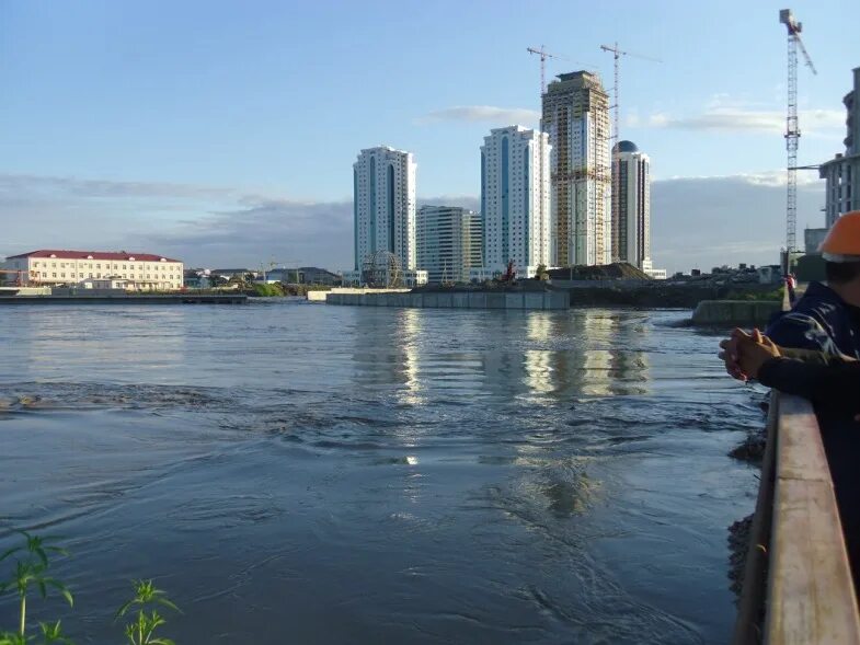 Река сунжа фото От полного затопления Грозный спасли новостройки Статьи Известия