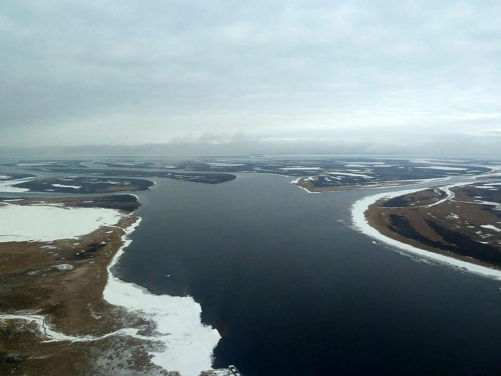 Western Siberian rivers and lakes emit greenhouse gases into the atmosphere