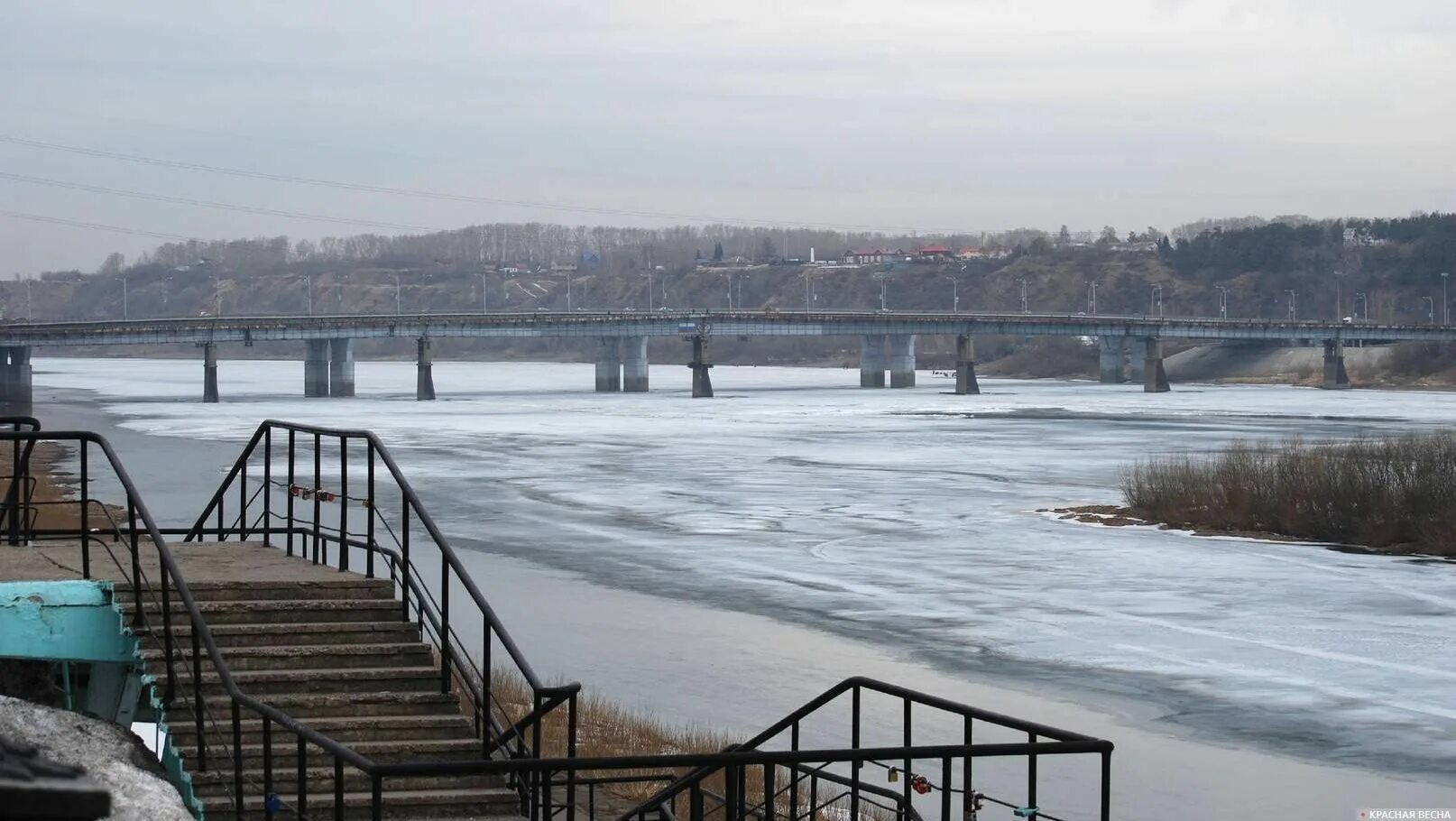 Река томь в кемерово фото Расходы по возведению моста в Кемерово пополнились новой статьей ИА Красная Весн