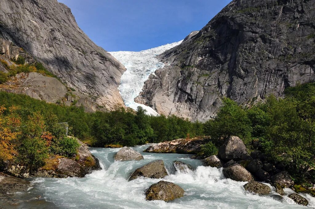 Река в горах фото The Briksdal Glacier The Briksdalen glacier is the main at. Flickr