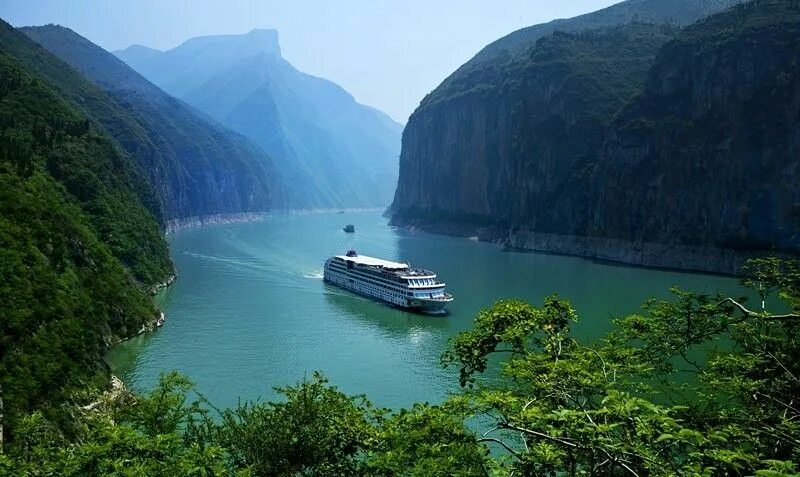 Река в китае янцзы фото The Must-See Yangtze, and Other Hot River Cruise Destinations River cruises, Cru