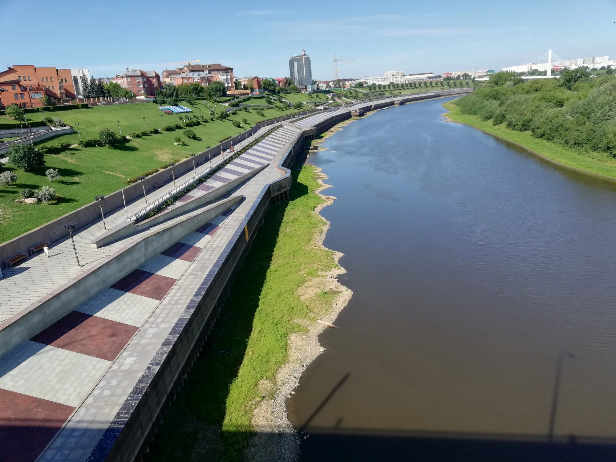 Река в тюмени фото To Tyumen forbade movement of vessels on Tura because of a low water level Socie