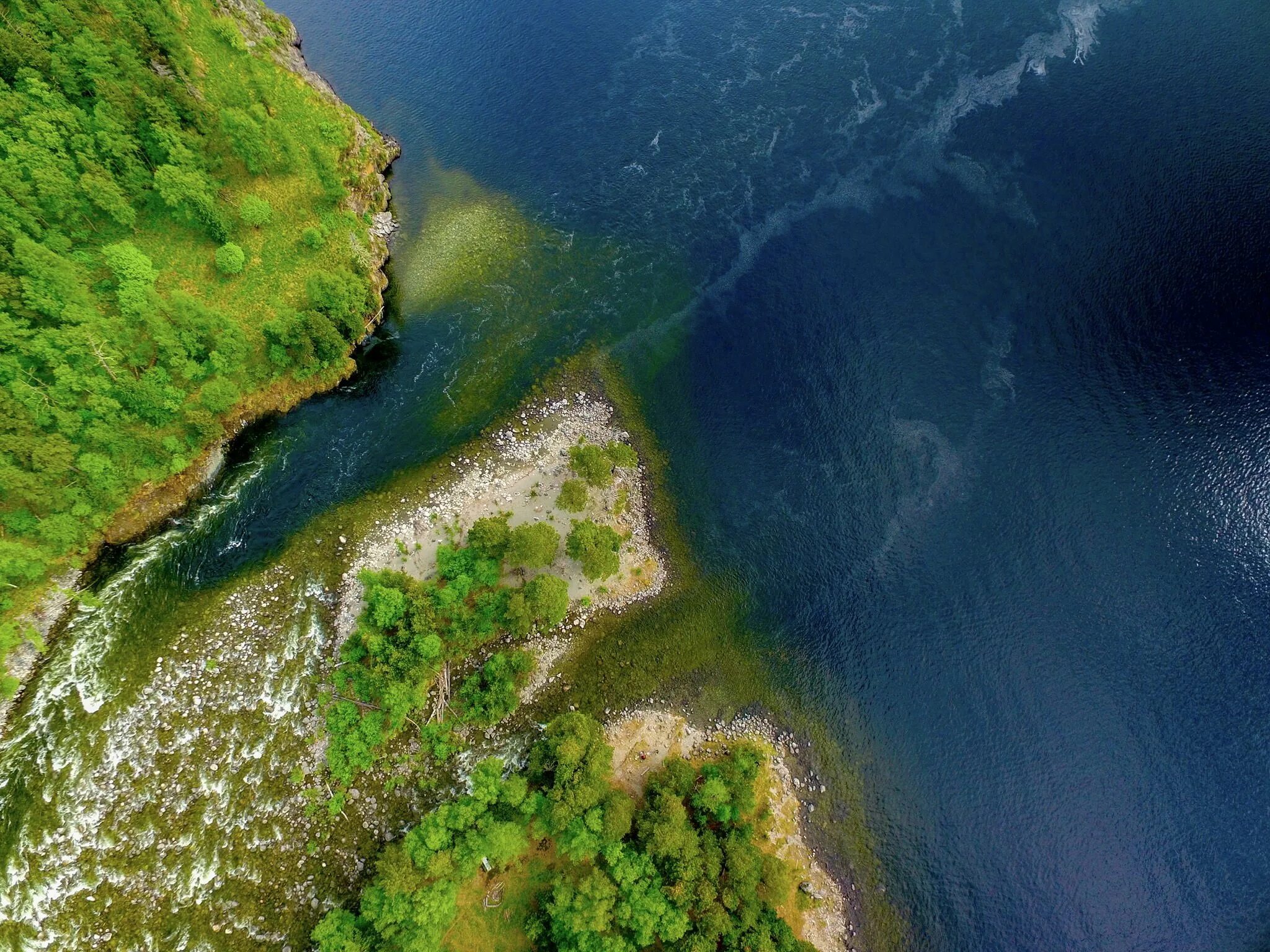 Река впадает в море фото Река впадающая в озеро