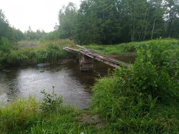 Река вьюн фото Пешеходный мост через реку Вьюн