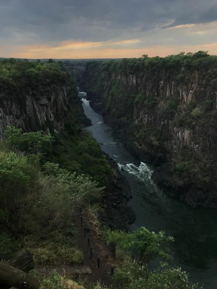 Река замбези фото The Zambezi river in Victoria Falls Zimbabwe OC 2048x1365 http://ift.tt/2nLGo87 