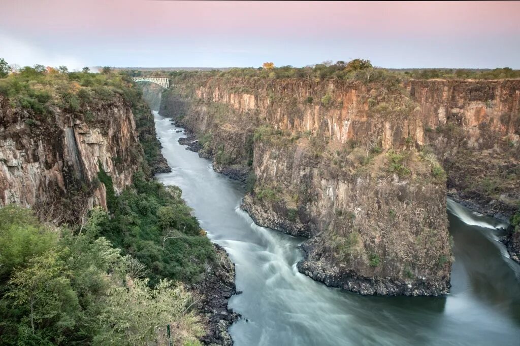 Река замбези фото Victoria Falls showing the Zimbabwean and the Zambian side of things. Both area'