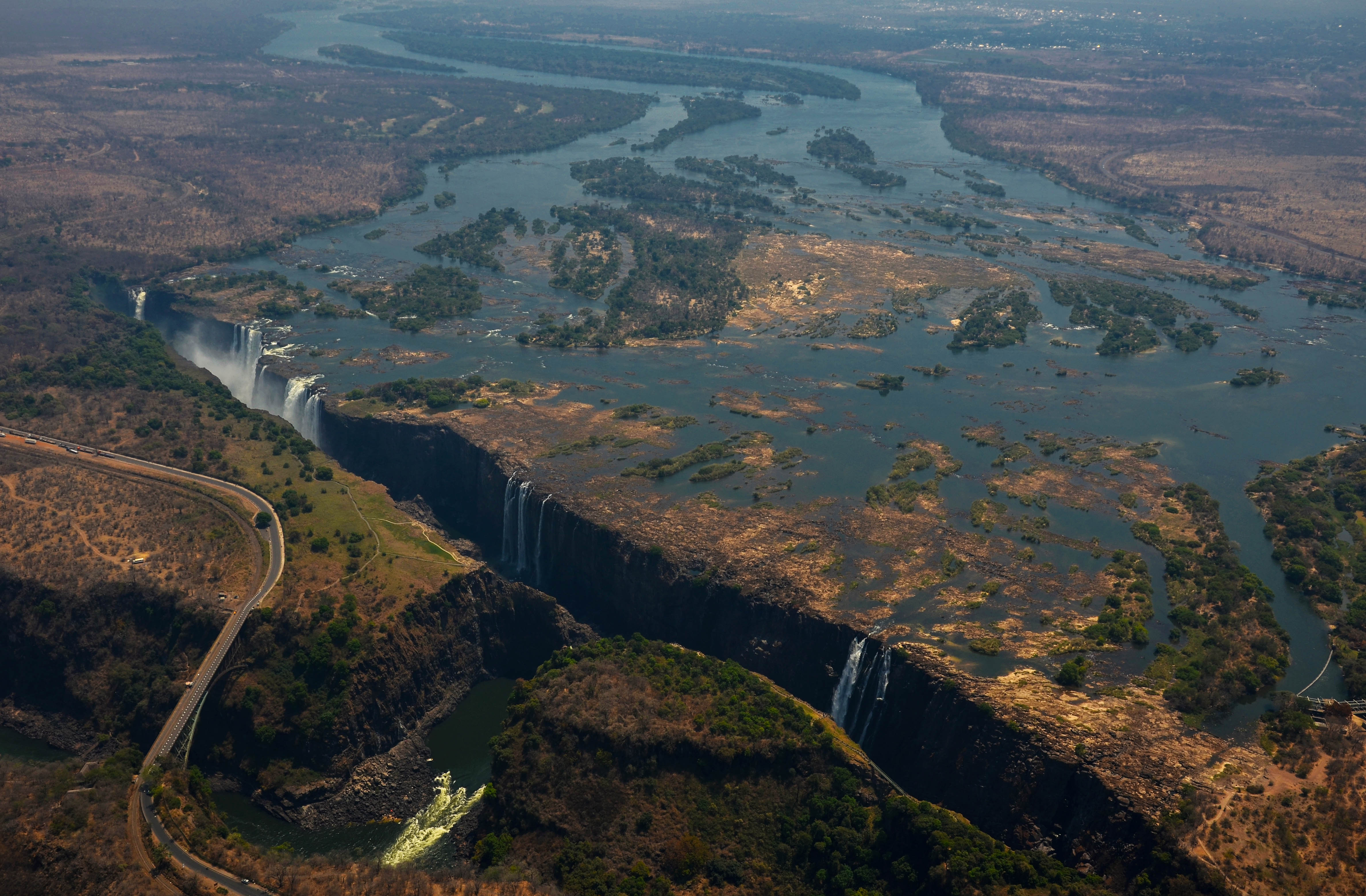 Река замбези фото File:Viktoriiny vodopády a řeka Zambezi - Zimbabwe-Zambie - panoramio.jpg - Wiki