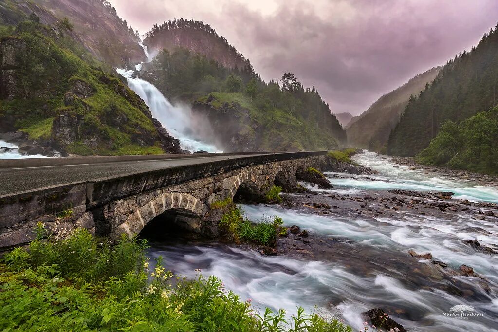 Река заставка фото Låtefossen, Odda, Norway Låtefossen or Låtefoss is a wate. Flickr