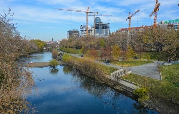 Реки екатеринбурга фото The embankment of the Iset River, from Malyshev to CPKiO, is planned to be put i