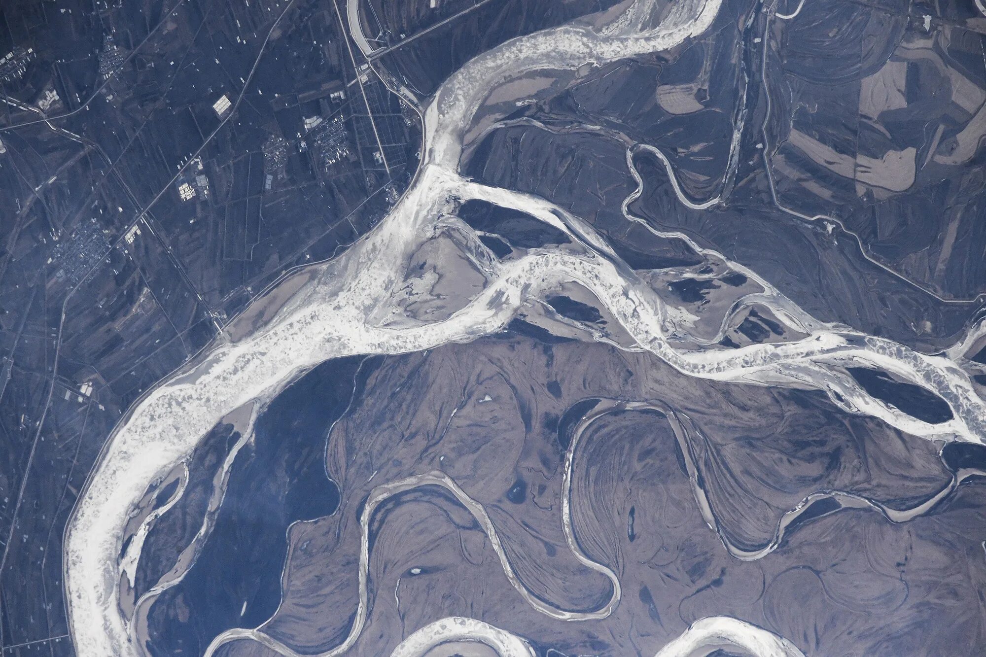 Реки из космоса фото Amur is a River in the Far East in East Asia (photo) Cosmonaut Oleg Artemyev