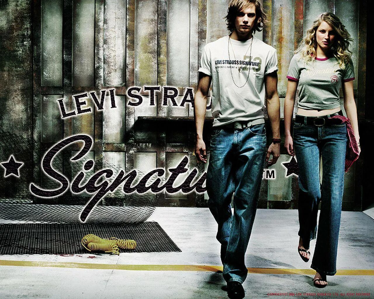 Реклама джинсов фото Download Levi Couple Wearing Denim Jeans Wallpaper Wallpapers.com