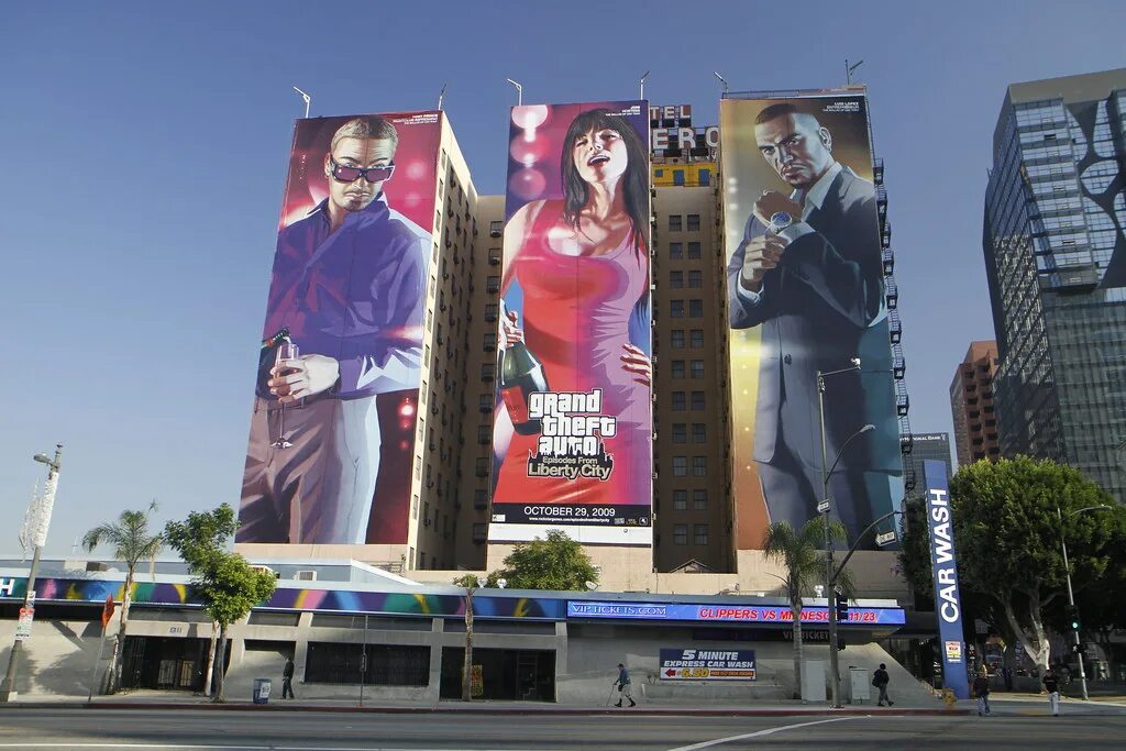 Реклама игр фото GTA Commercial on the walls of the Hotel Figueroa in L.A. Flickr