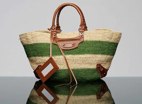 Реклама итальянских соломенных сумок фото Balenciaga ...Classic straw beach bag Bags, Straw beach bag, Straw bag