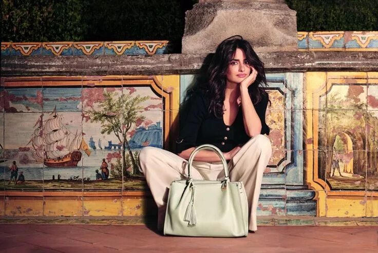 Реклама итальянских сумок фото Penelope Cruz Carpisa Spring 2018 Ad Campaign Penelope cruz, Penelope, Campaign 