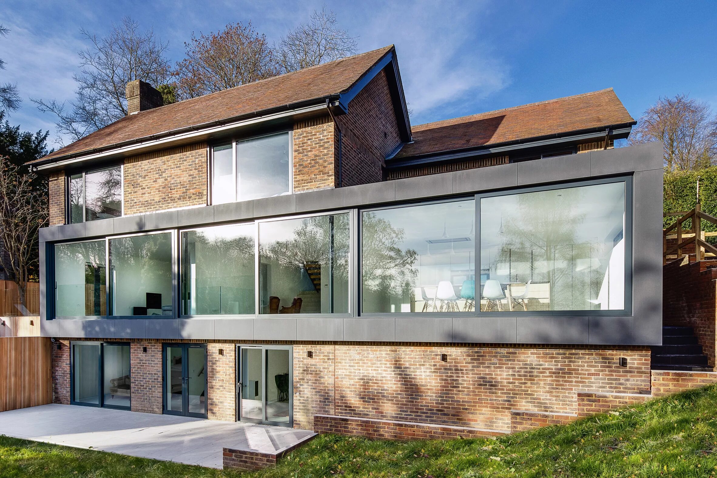 Реконструкция дома примеры AR Design Studio adds glazed extensions to 1970s house in England