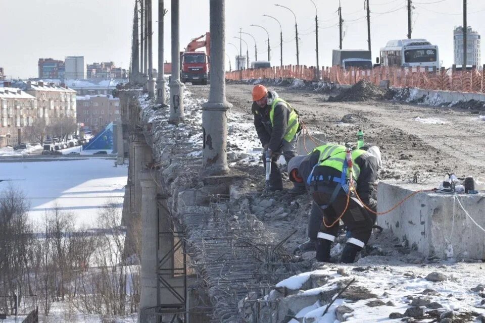 Реконструкция омск фото На Ленинградском мосту в Омске демонтировали тротуары и перильные ограждения - K