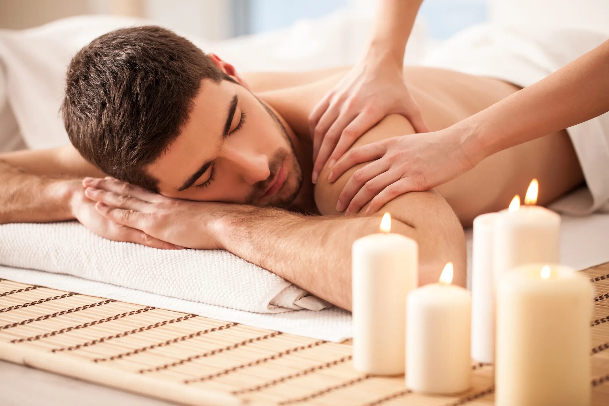 Релакс массаж для мужчин фото что такое Man being massaged on wooden table at spa - Travel To Wellness