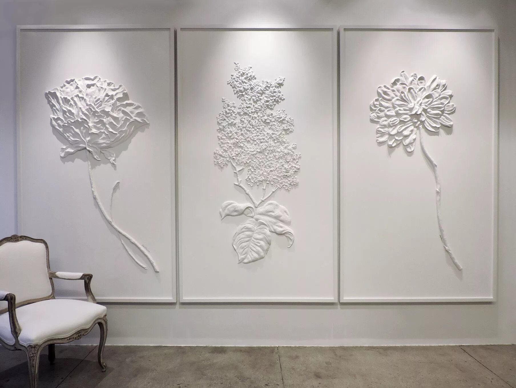 Рельефный декор на стене 7 Fleur Blanche Triptych by NINA HELMS at Bespoke Global Salon art, Plaster art, W