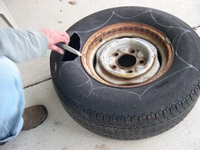 Ремонт автомобильных шин своими руками How To Make A Tire Planter Tire planters, Garden ideas using old tires, Old tire