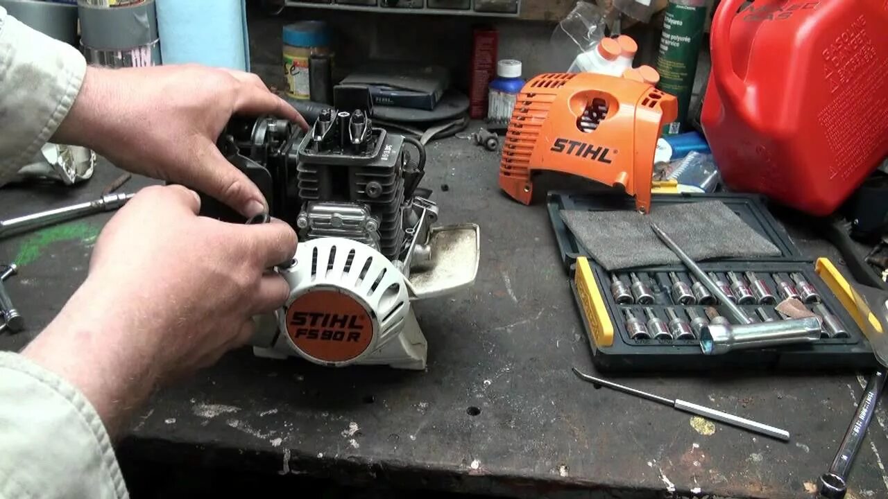 Ремонт бензокосы своими inspecting the Stihl 4mix 90 trimmer - YouTube