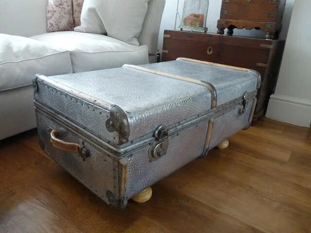 Ремонт чемодана своими руками Repurposing old travelling trunks Coffee table trunk, Vintage suitcases, Repurpo