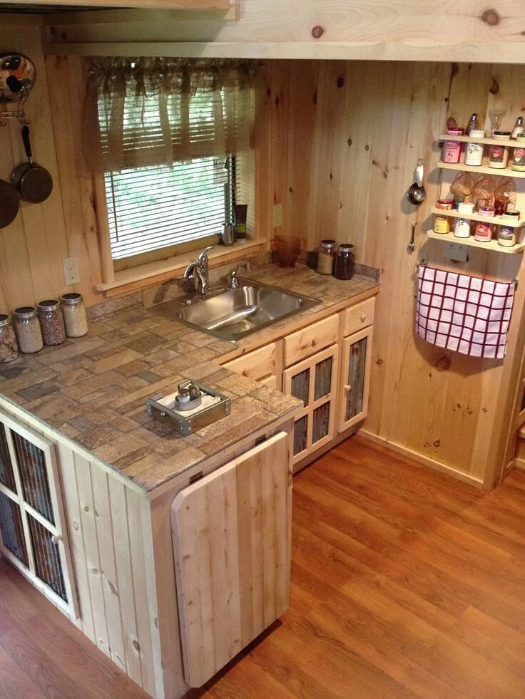 Ремонт дачи своими руками недорого the-choch-2 Tiny house swoon, Tiny house kitchen, Small cottage kitchen