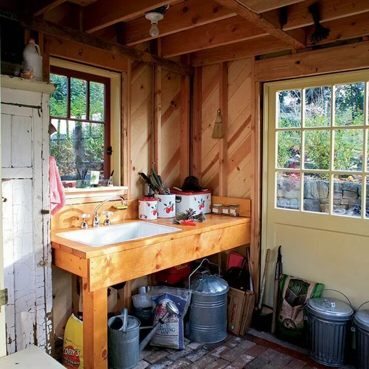 Ремонт дачи своими руками недорого Potting table with sink inside garden shed Garden shed interiors, Shed homes, Ba