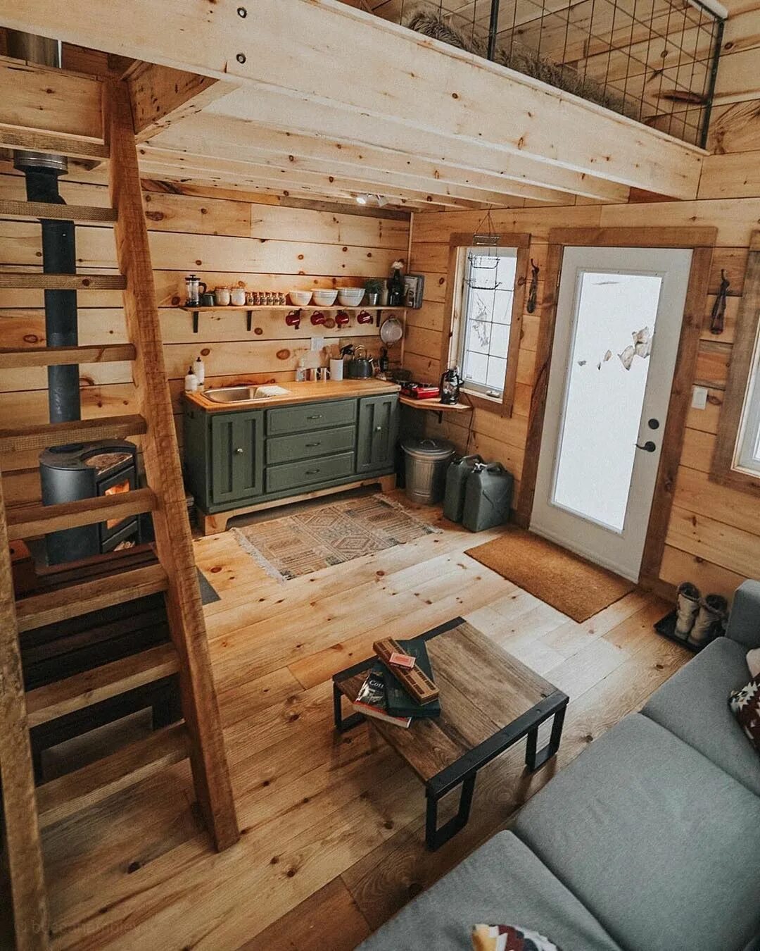 Ремонт дома внутри своими руками Image may contain: indoor Tiny cabins interiors, Tiny house cabin, Cabin homes