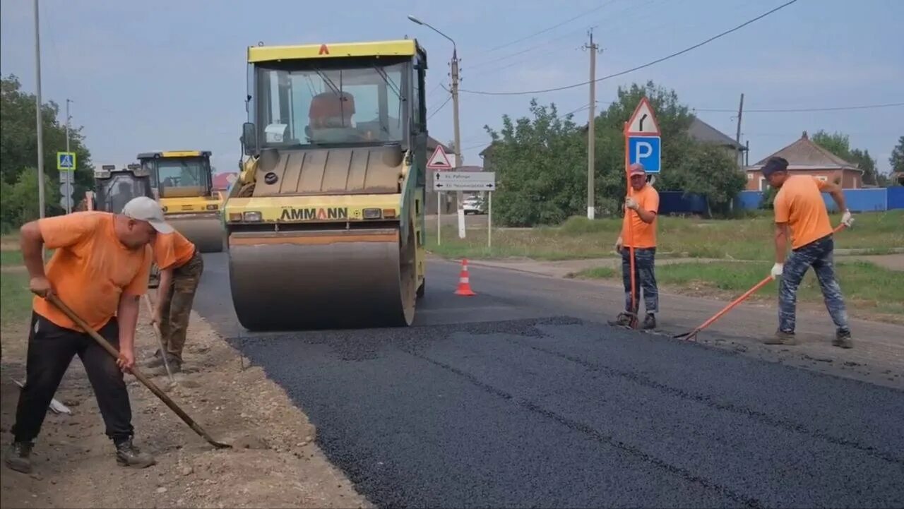 Ремонт дорог фото В Пластуновской завершается ремонт участка дороги по улице Базарной