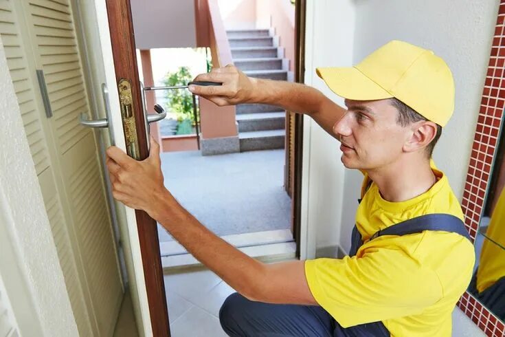 Ремонт дверей межкомнатных фото Get your Doors securely locked by Residential Locksmith Services Locksmith servi