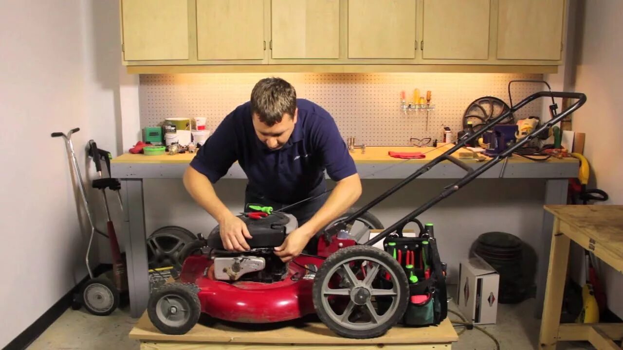 Ремонт газонокосилки своими How to Replace the Stop Cable on a Lawnmower : Lawnmower Maintenance & Repair - 