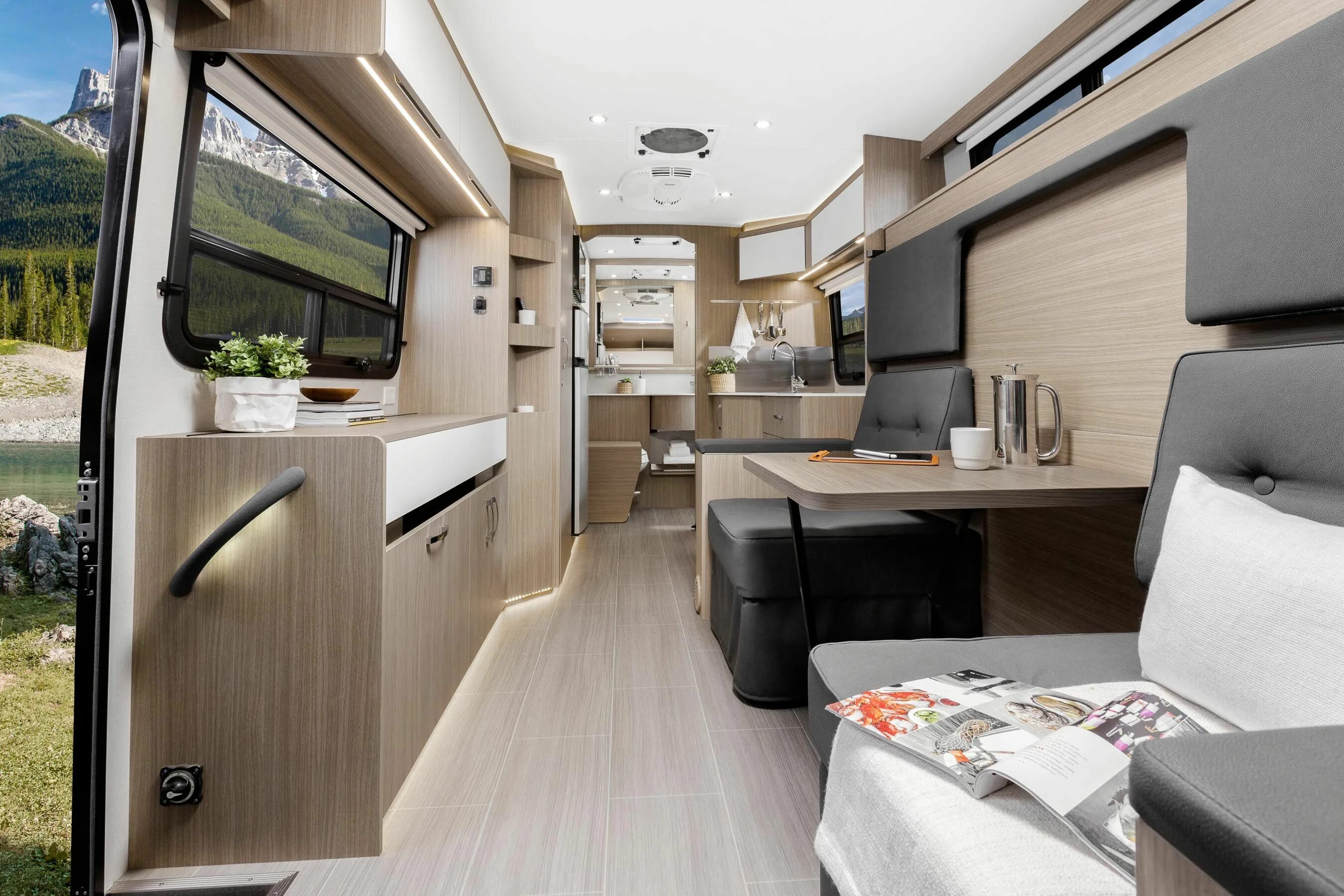 Ремонт интерьера автодома Wonder Class C RV Rv interior design, Camper interior design, Rv interior