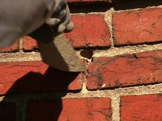 Ремонт кирпичного дома своими руками How to Repair Chimney Mortar in 2019 Old bricks, Brick, Home hacks