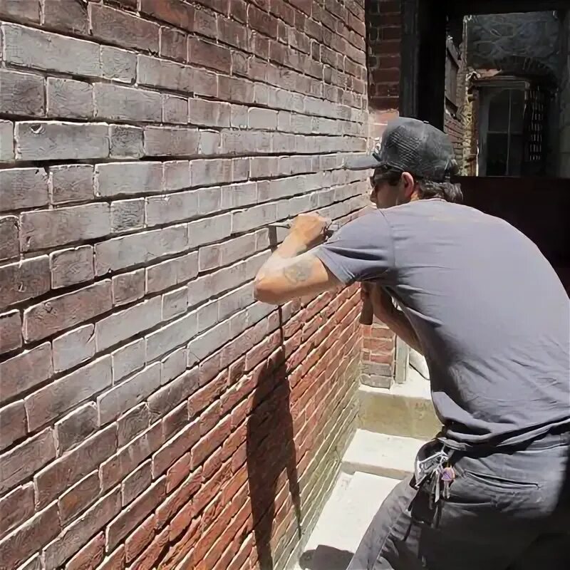 Ремонт кирпичного дома своими руками How To: Repoint Brick Walls Exterior brick, Old brick wall, Brick wall