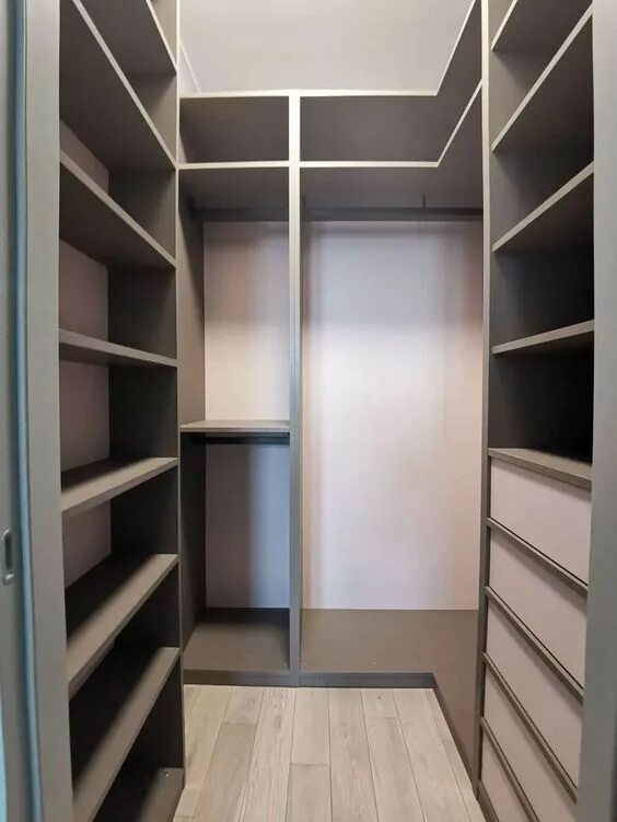 Ремонт кладовки в квартире фото дизайн интерьера Гардеробная из кладовки. Closet renovation, Closet designs, Small dressing rooms