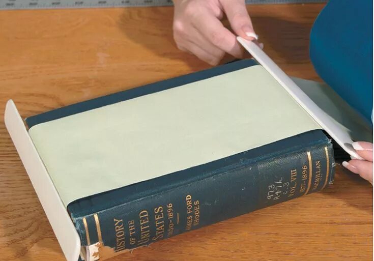 Ремонт книги своими Book Repair: How to Fix Damaged Covers Book repair, Book making, Book binding