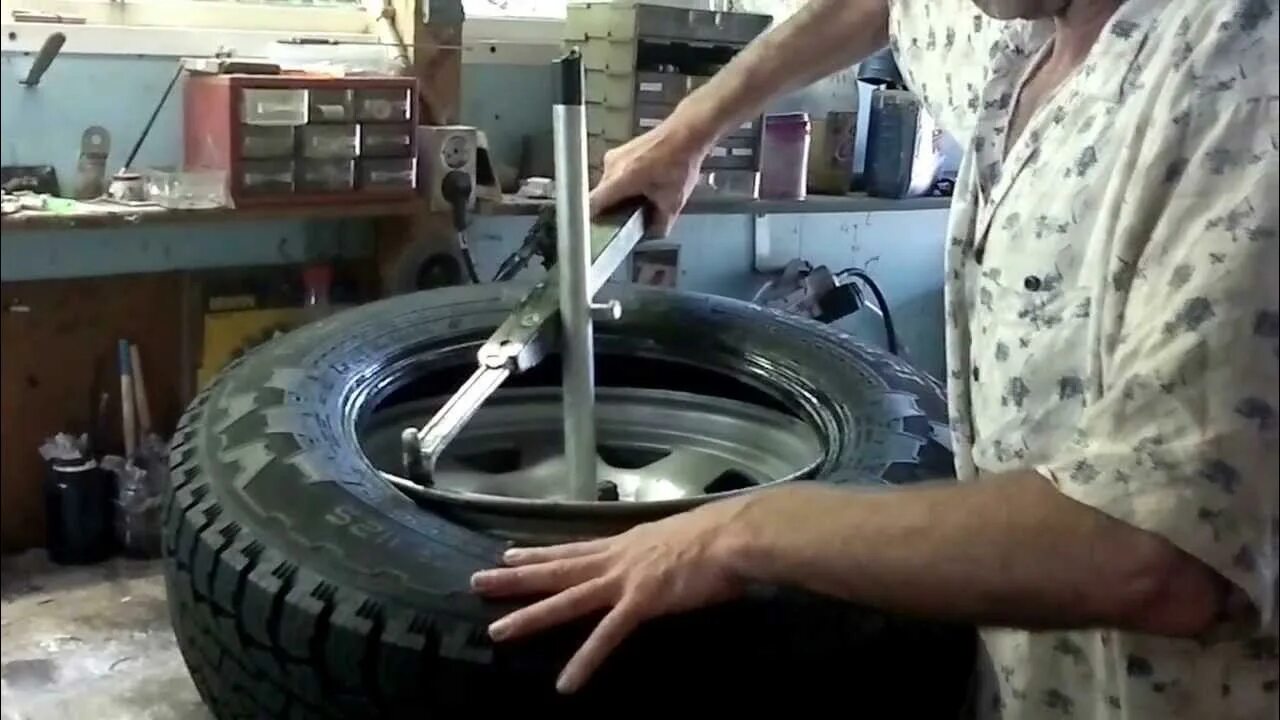 Ремонт колес своими руками Manual Wheel / Tyre changer tool DIY old school - YouTube