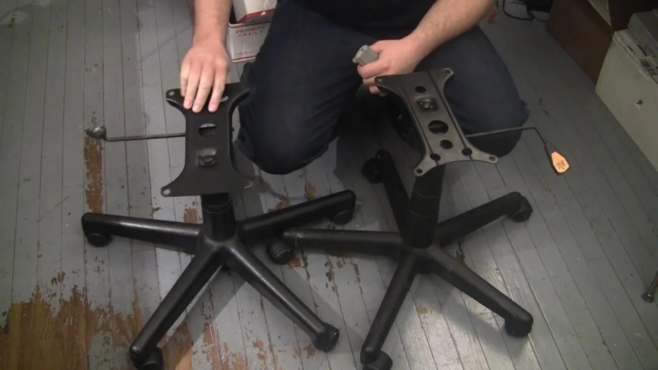 Ремонт компьютерного кресла своими Dumpster Diving - office chair upgrade repair Tips n Tricks - YouTube