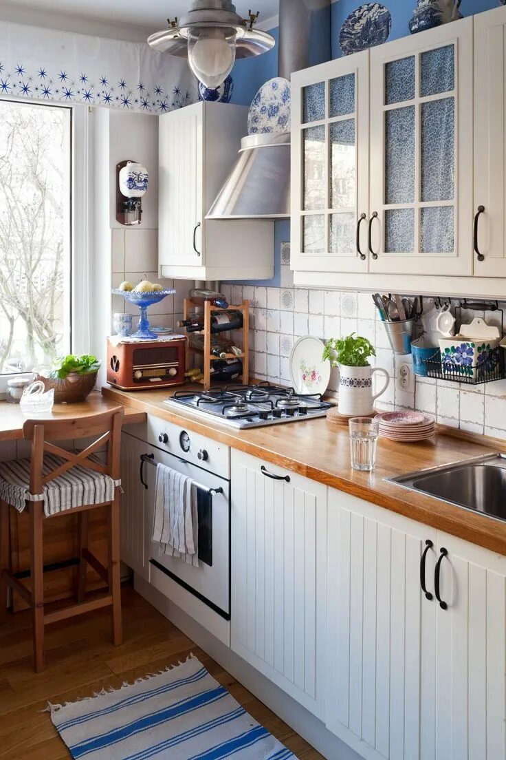 Ремонт кухни своими руками синие акценты на кухне Kitchen design small, Kitchen remodel small, Kitchen layo