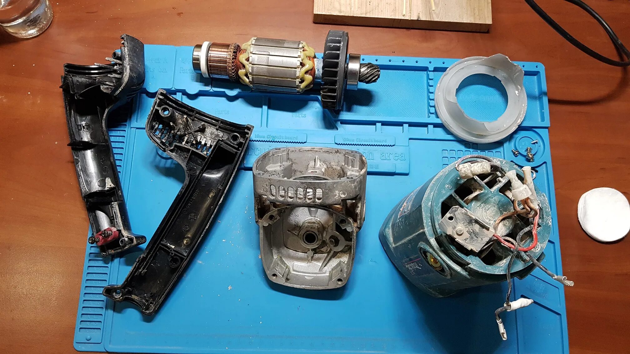 Ремонт макиты своими руками видео Болгарка Makita 9069S: замена подшипников, смазка / Инструменты / iXBT Live