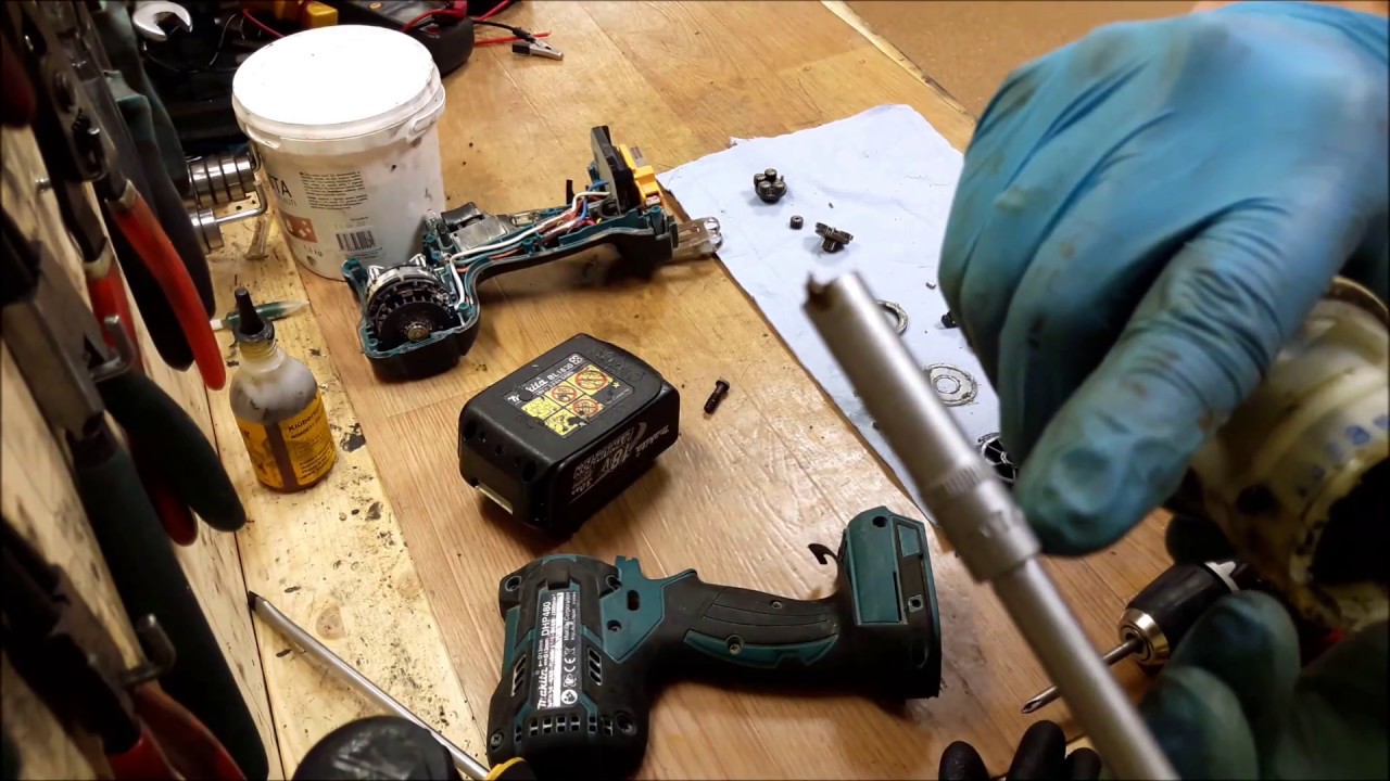 Ремонт макиты своими руками видео How to remove cordless drill chuck Makita DHP480 18V li-ion drill - YouTube